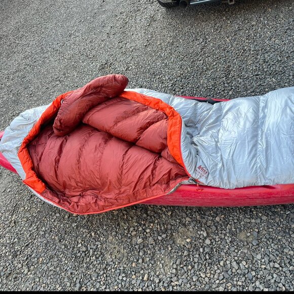 REI Magma 30F DOWN Sleeping Bag 850FP Ultralight 22oz. Womens Regular - Picture 2 of 9